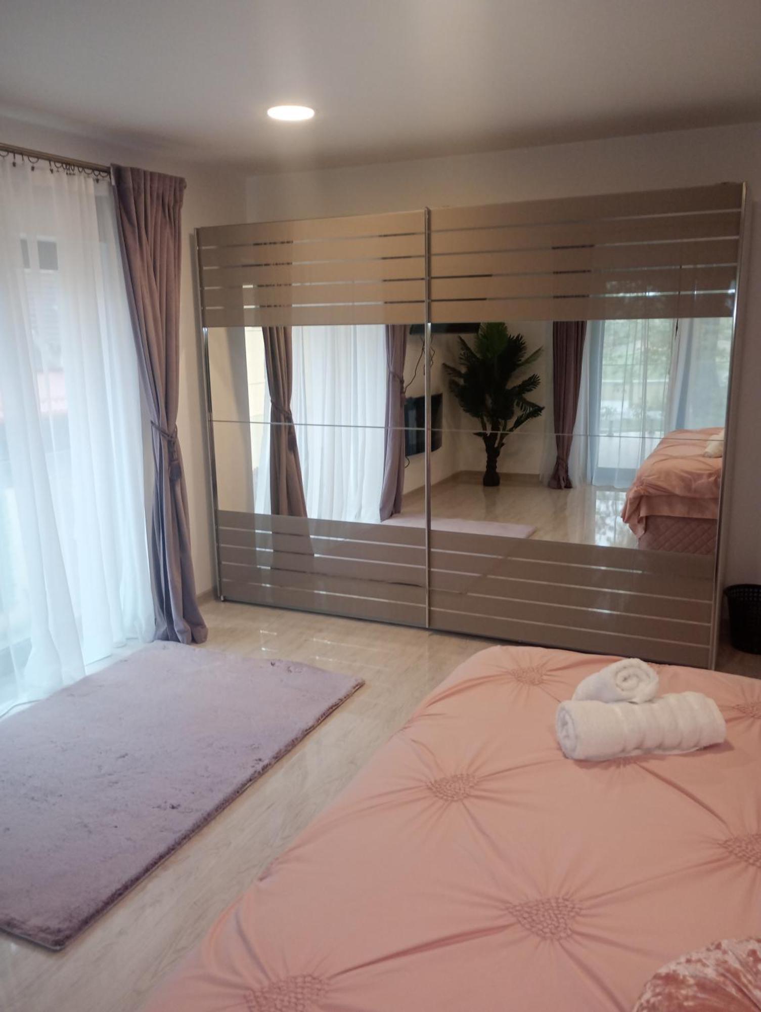Izabella Guest House Săcele エクステリア 写真